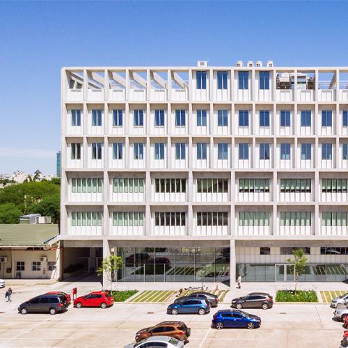 Edificio Sáenz Valiente + Pabellón Patio del Encuentro. Universidad Torcuato Di Tella — foto 3