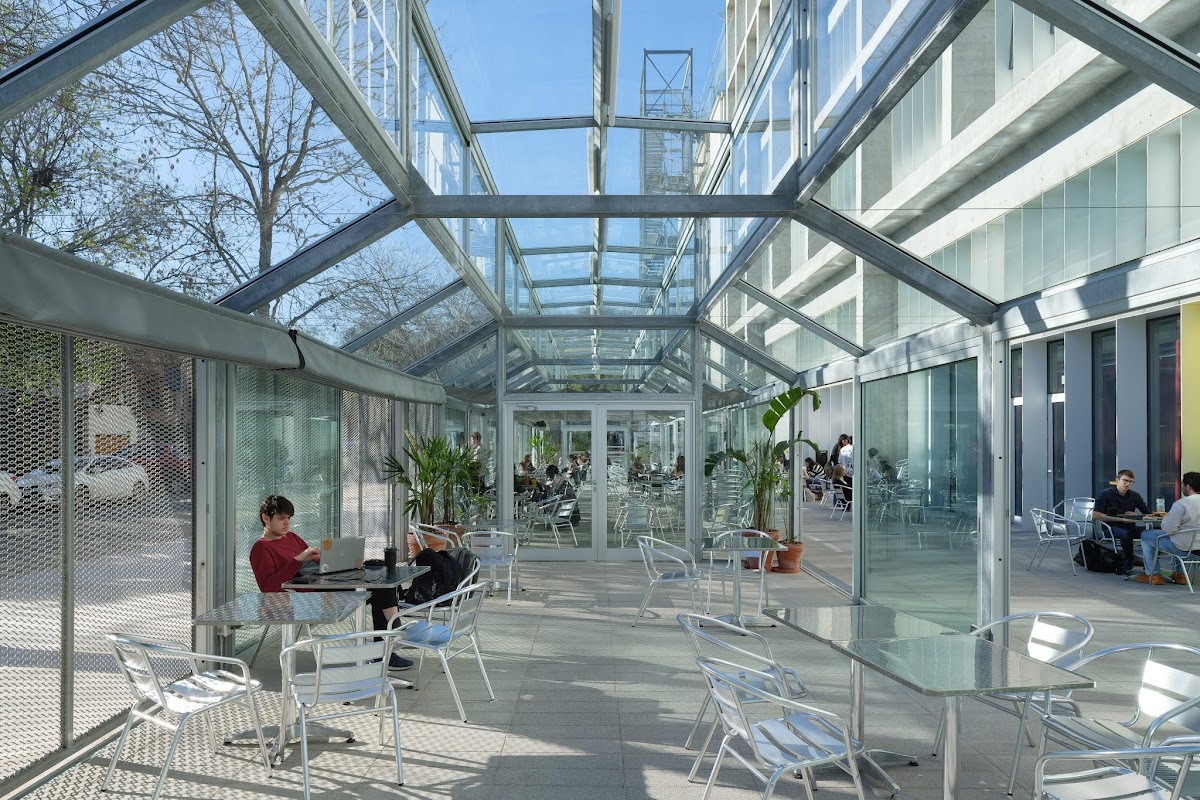 Edificio Sáenz Valiente + Pabellón Patio del Encuentro. Universidad Torcuato Di Tella — foto 10