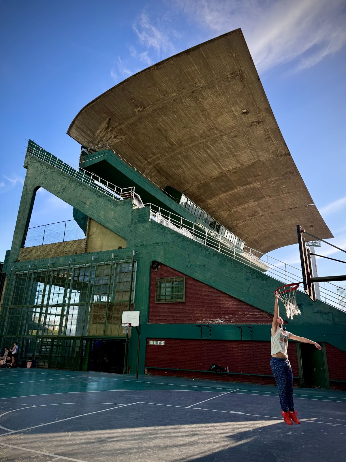Club Ferro Carril Oeste - Estadio Arq. Ricardo Etcheverri — foto 3